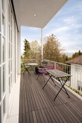 Balcony and View Apartment Lincoln